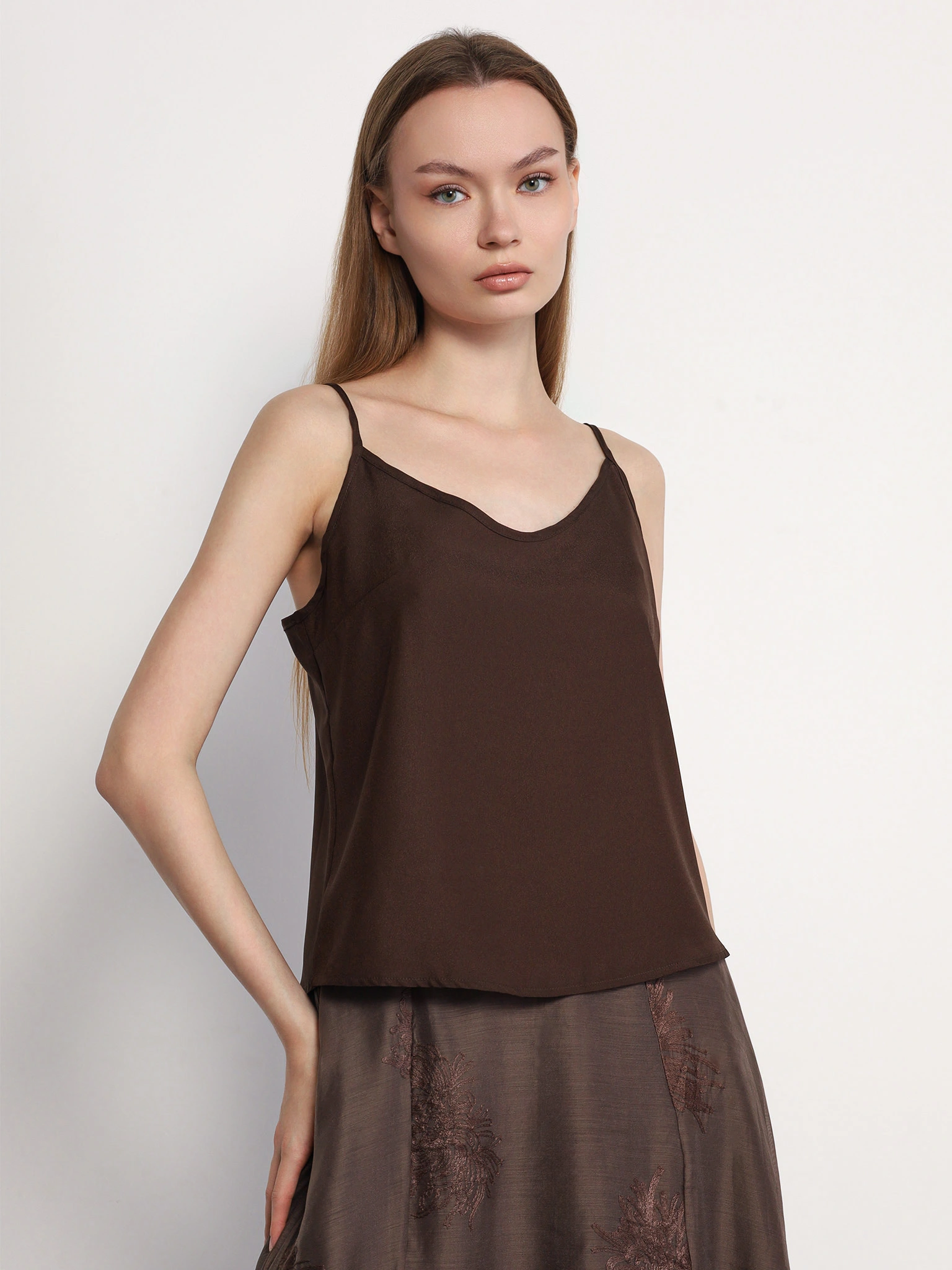 Топ темно-коричневого цвета свободного кроя